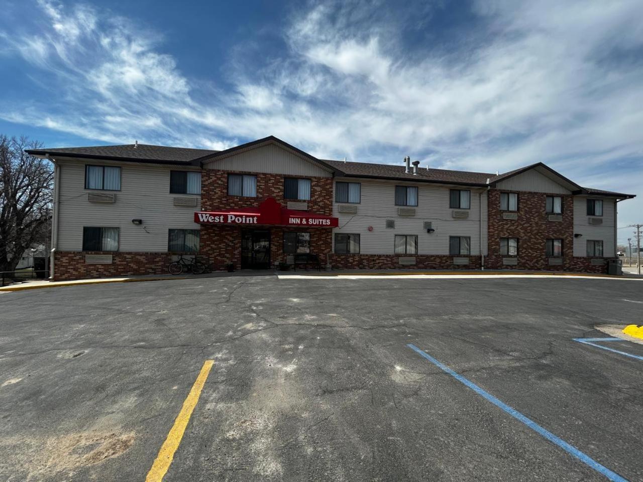 Oyo West Point Inn Exterior photo