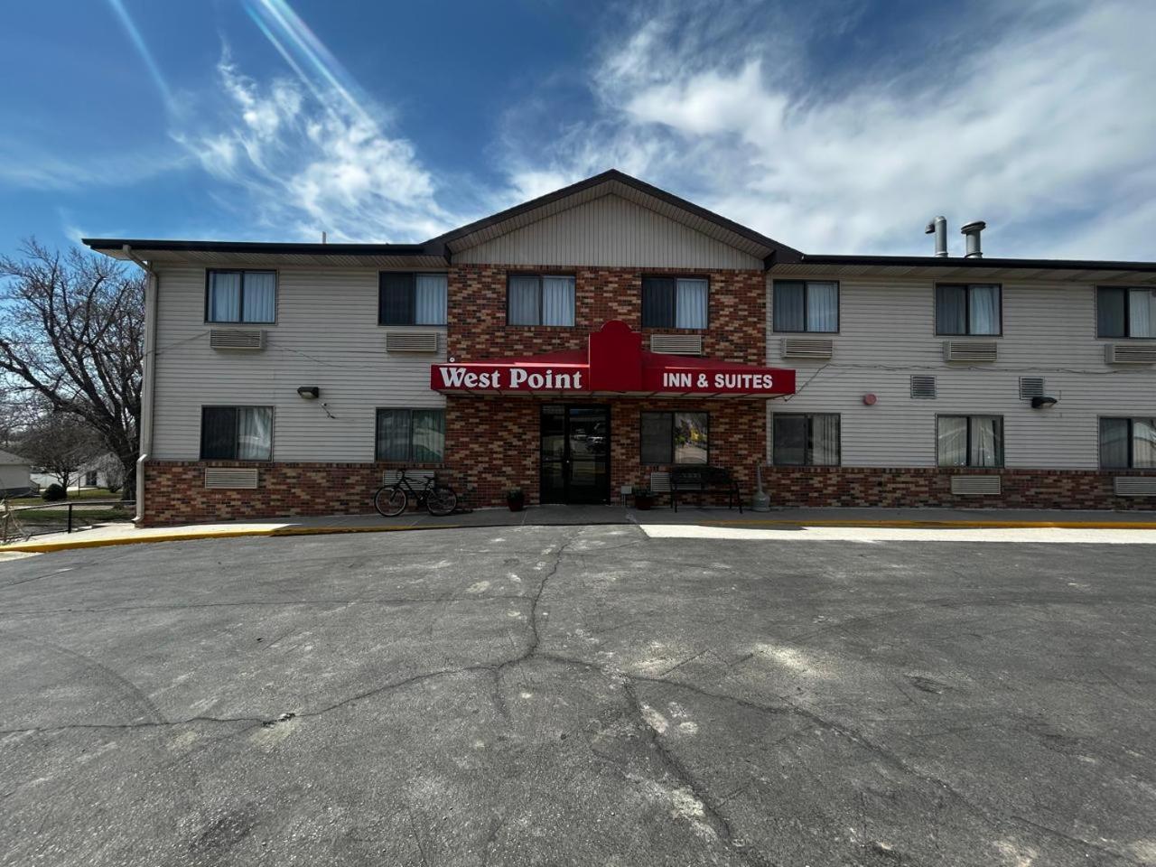 Oyo West Point Inn Exterior photo